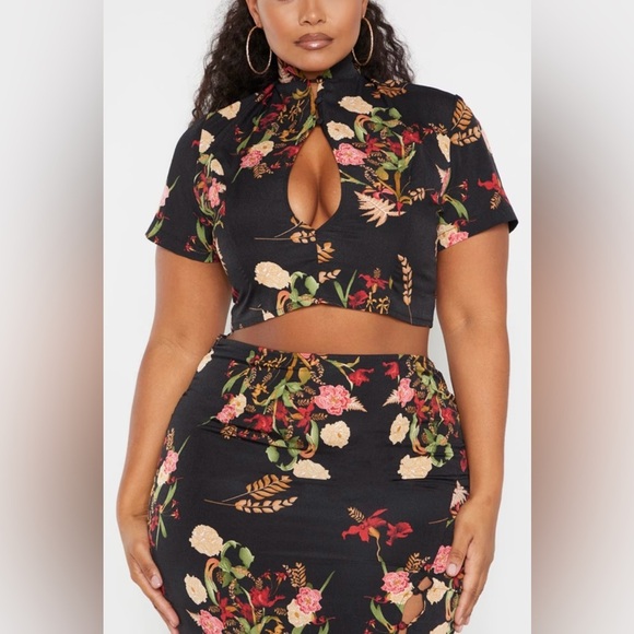 Pretty Little Thing Crop black floral top blouse cutout front buttons SZ L - Picture 1 of 9